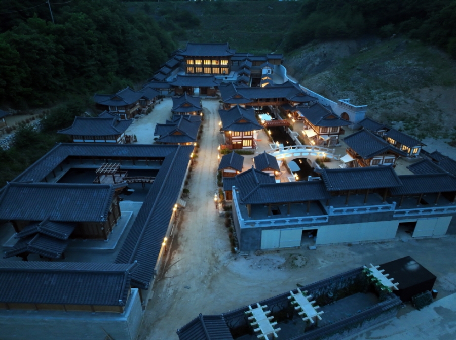 실과소 사진자료 1(한국관광공사 2월에 가볼만한 곳)_관광진흥과, 마성오픈세트장.jpg
