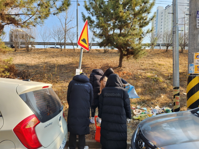 0206 읍면동 사진자료2(금오공대 총학생회, 대보름달만큼 밝은 환경봉사활동)_점촌5동(3).jpg