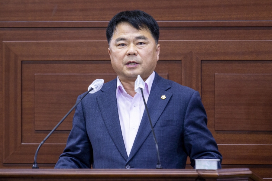 도정질문_사진(김창기_의원).jpg