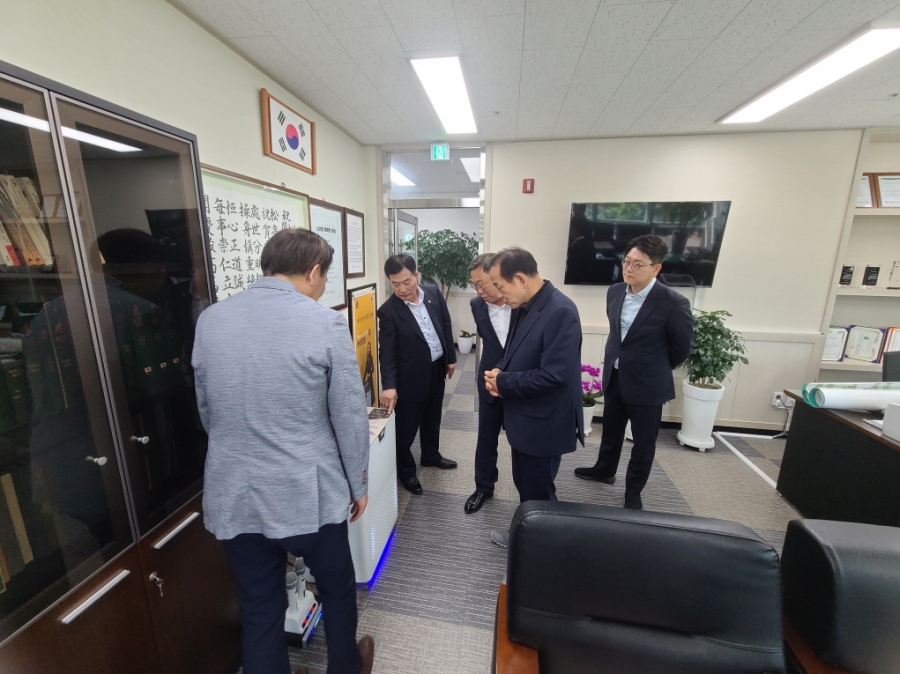 대한노인회 문경시지회-(주)제이더블유로부터 이웃사랑 물품 기증받아 (2).jpg
