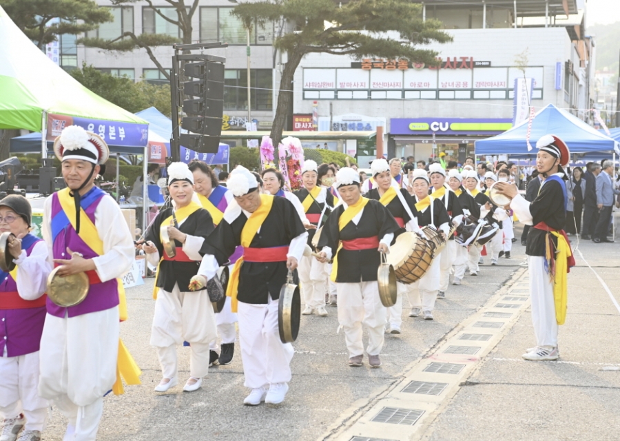 0607 읍면동 사진자료 3(새롭게,재밌게,멋있게, 변화하는 점촌1동 제1회 점촌시내축제」 성황리에 개최)-점촌1동 (2).jpg