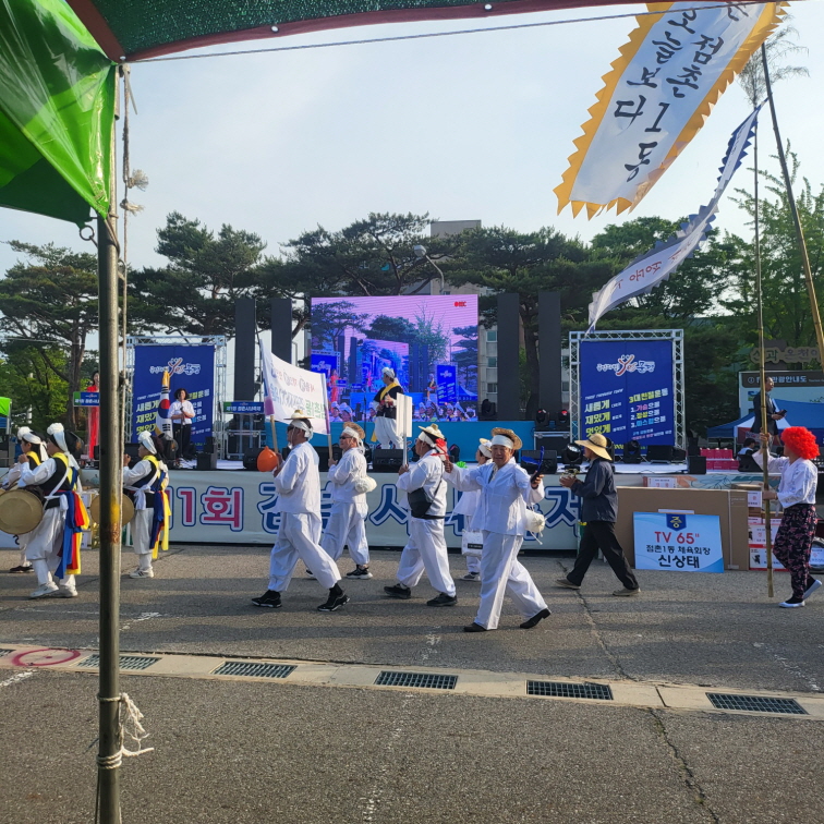 0607 읍면동 사진자료 3(새롭게,재밌게,멋있게, 변화하는 점촌1동 제1회 점촌시내축제」 성황리에 개최)-점촌1동 (1).jpg