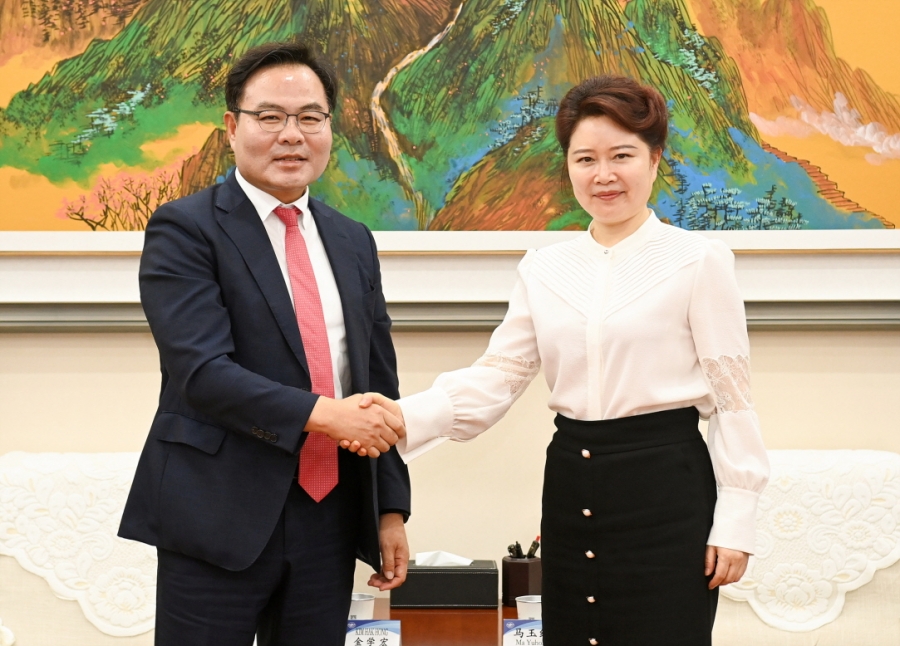경상북도-산시성 통상 교류 협력 협약식(중국산시성CCPIT 마위홍 회장).jpg
