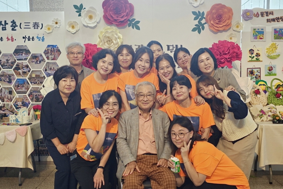 0921 실과소 추가 사진자료 1(문경시치매안심센터,‘제 16회 치매극복의 날’기념 캠페인 실시)-건강관리과 (2).JPG