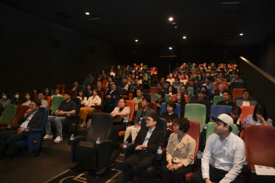0927 실과소 추가 사진자료 1(문경시, 문경에서 촬영한 영화 천박사 퇴마 연구소 시사회 개최)-관광진흥과.jpg