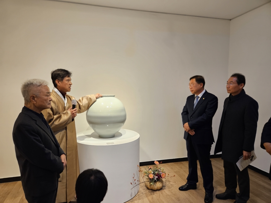 1116 실과소 사진자료 2(도 무형문화재 김영식 사기장 전시회 개최)-문화예술과 (4).jpg