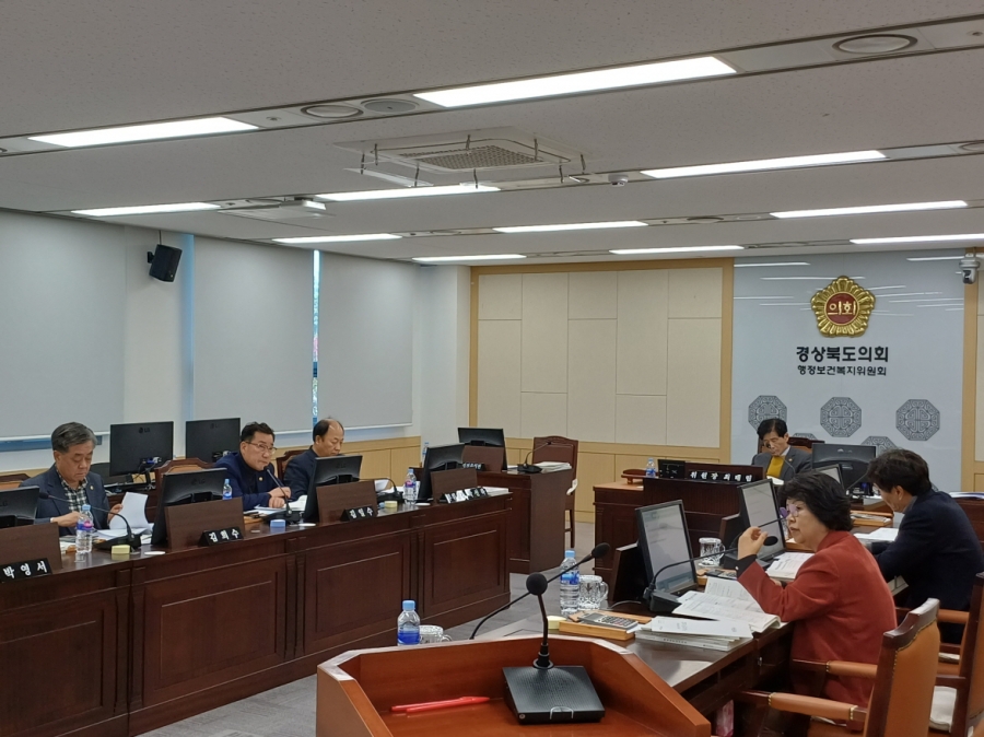 행정보건복지위원회_행정사무감사_사진.jpg
