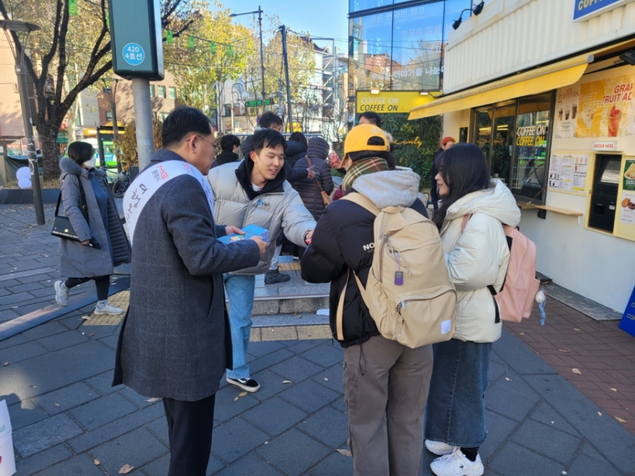 1201 실과소 사진자료 2(문경시, 서울 대학로 현장 홍보에 나서)-관광진흥과 (2).jpg
