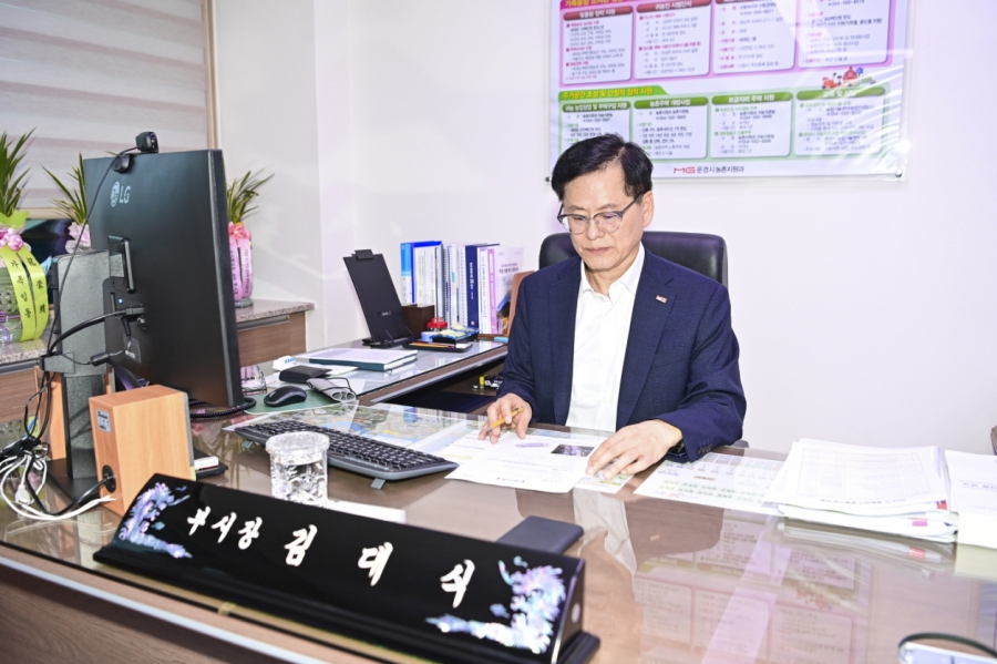 0703 문경시 사진자료(김대식 신임 문경부시장 취임,“문경시 미래를 함께 만들어 가겠다”)-기획예산실1.jpg