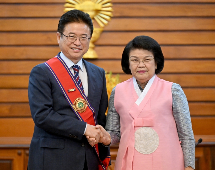 1._쿠온_수다리_캄보디아_국회의장_면담.jpg