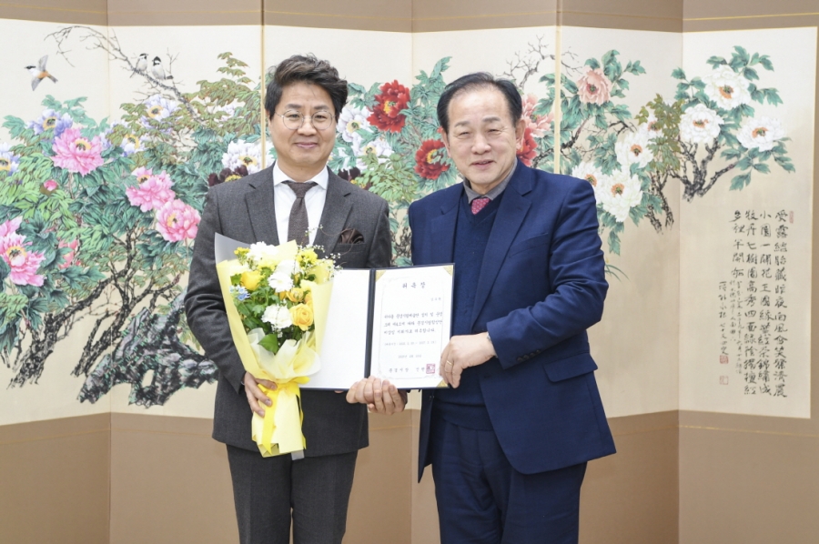 4-1. 문경시립합창단 김유환 지휘자 위촉(문화예술과).jpg