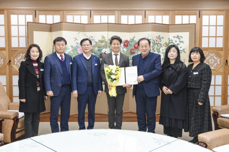 4-2. 문경시립합창단 김유환 지휘자 위촉(문화예술과).jpg