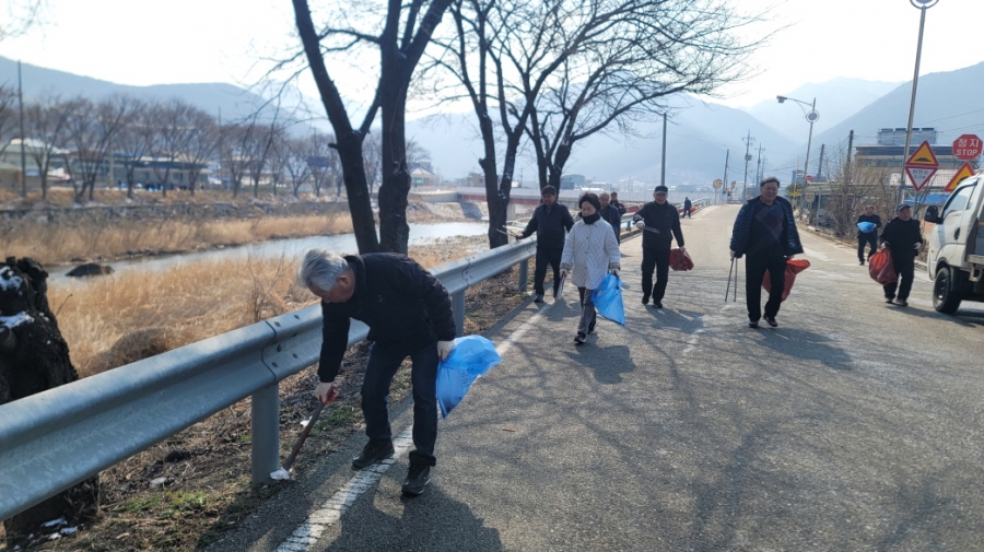 1-2. 가은읍 이장자치회 환경정비 및 친절운동 전개.jpg
