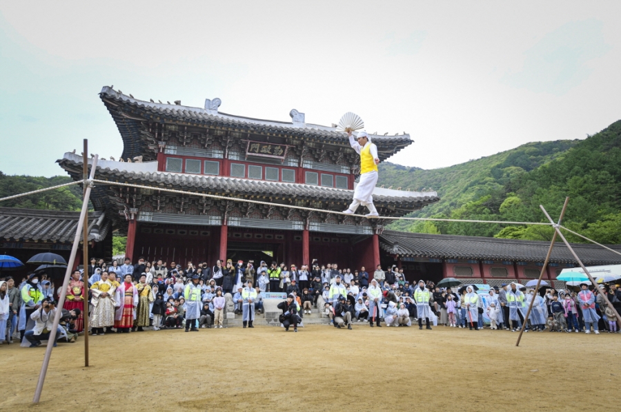 줄타기 공연.jpg